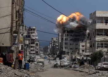 Israel Sends Tanks into Gaza’s Deir Al-Balah, Raising Concerns Among Hostages’ Families