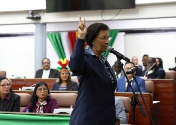 China’s Xi Sends Congratulations to Suriname President-elect Simons