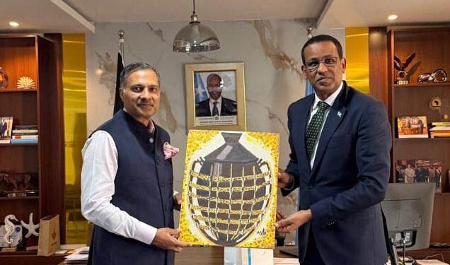 HC AdarshSwaika1 met H.E. Jabril Ibrahim Abdulle- Ambassador of 🇸🇴 to Kenya, to discuss 🇮🇳–🇸🇴 bilateral cooperation following their recent Ministerial meeting on the sidelines of the #NAM Mid-Term Ministerial in #Kampala. Strengthening #IndiaAfrica partnership through continued dialogue.