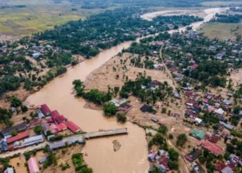 Indonesia Flood Death Toll Rises to 303 Amid Cyclone-Driven Deluge