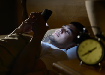 Social Media Overuse Alarms Experts as Adults Struggle to Log Off