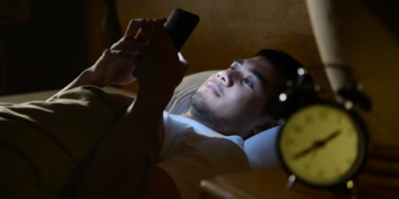 Social Media Overuse Alarms Experts as Adults Struggle to Log Off