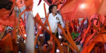 Keiko Fujimori Leads Peru Presidential Election with 16.6% in Early Ipsos Exit Poll