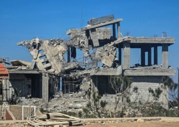 Lebanon Ceasefire Frays as Israel-Hezbollah Clashes Escalate Ahead of Washington Talks