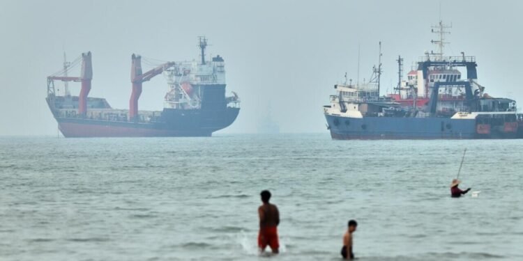 Iran Opens Limited Hormuz Passage for Iraqi Oil Tankers