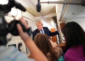 Trump Turns to Talks With Iran, Sets No Deadline